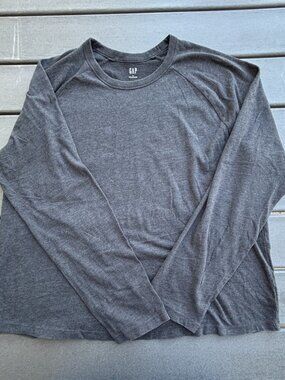 XL Gap Gray Top